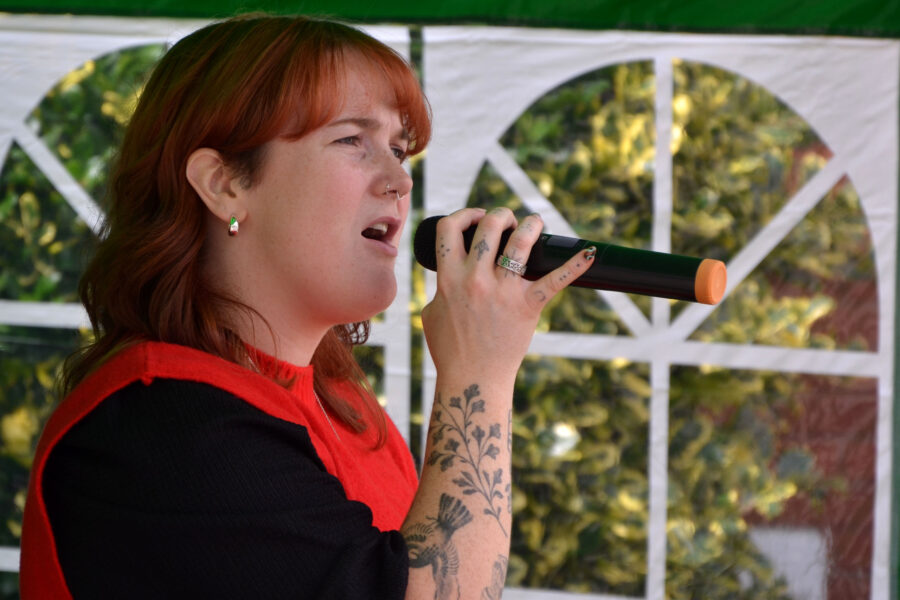 Singer Charlotte White